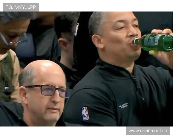 卢指导称湖人强骗犯规小卡伤困